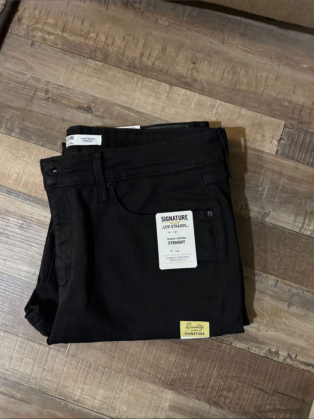 Signature by Levi Strauss Women’s Black Straight Leg Jeans